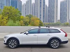 2021 Volvo V90 Cross Country B5 AWD, белый — фото 3