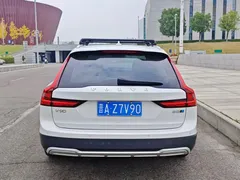 2021 Volvo V90 Cross Country B5 AWD, белый — фото 18
