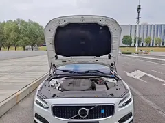 2021 Volvo V90 Cross Country B5 AWD, белый — фото 19