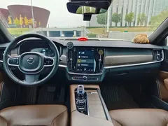 2021 Volvo V90 Cross Country B5 AWD, белый — фото 23