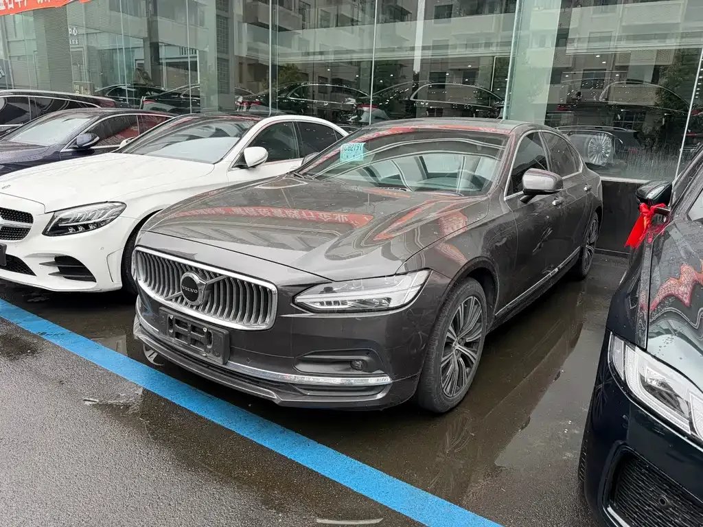 2021 Volvo S90