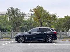 2022 BMW X5 40Li M Sport Package, чёрный — фото 3