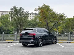 2022 BMW X5 40Li M Sport Package, чёрный — фото 4