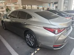 2022 Lexus ES 200 Excellence — фото 5