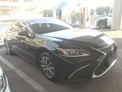 2020 Lexus ES 300h Excellence, чёрный — фото 4