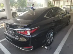 2020 Lexus ES 300h Excellence, чёрный — фото 7