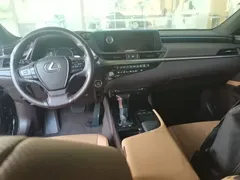 2020 Lexus ES 300h Excellence, чёрный — фото 10