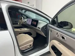 2025 Li Auto i6 4WD Standard, белый — фото 9