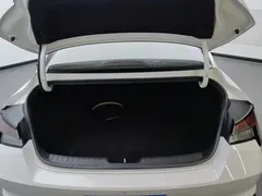 2021 Hyundai Elantra 1.5L CVT LUX Premium, белый — фото 4