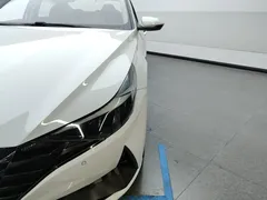 2021 Hyundai Elantra 1.5L CVT LUX Premium, белый — фото 5