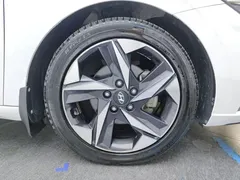 2021 Hyundai Elantra 1.5L CVT LUX Premium, белый — фото 6