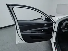 2021 Hyundai Elantra 1.5L CVT LUX Premium, белый — фото 7