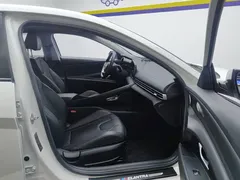 2021 Hyundai Elantra 1.5L CVT LUX Premium, белый — фото 8