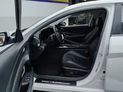 2021 Hyundai Elantra 1.5L CVT LUX Premium, белый — фото 9