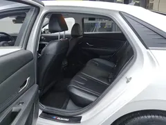 2021 Hyundai Elantra 1.5L CVT LUX Premium, белый — фото 11
