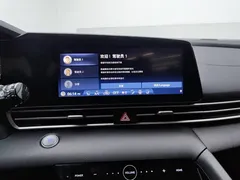 2021 Hyundai Elantra 1.5L CVT LUX Premium, белый — фото 13