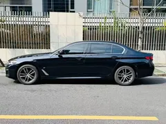 2022 BMW 5 Series 525Li M Sport Package, чёрный — фото 2