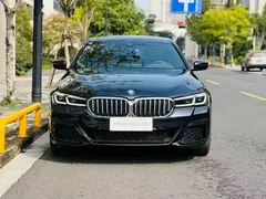 2022 BMW 5 Series 525Li M Sport Package, чёрный — фото 4