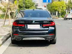 2022 BMW 5 Series 525Li M Sport Package, чёрный — фото 5