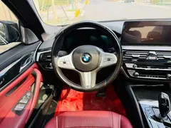 2022 BMW 5 Series 525Li M Sport Package, чёрный — фото 9