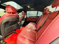 2022 BMW 5 Series 525Li M Sport Package, чёрный — фото 16