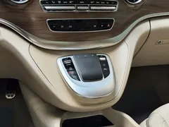 2022 Mercedes-Benz V-Class V 260 L Long Wheelbase Premium, чёрный — фото 18
