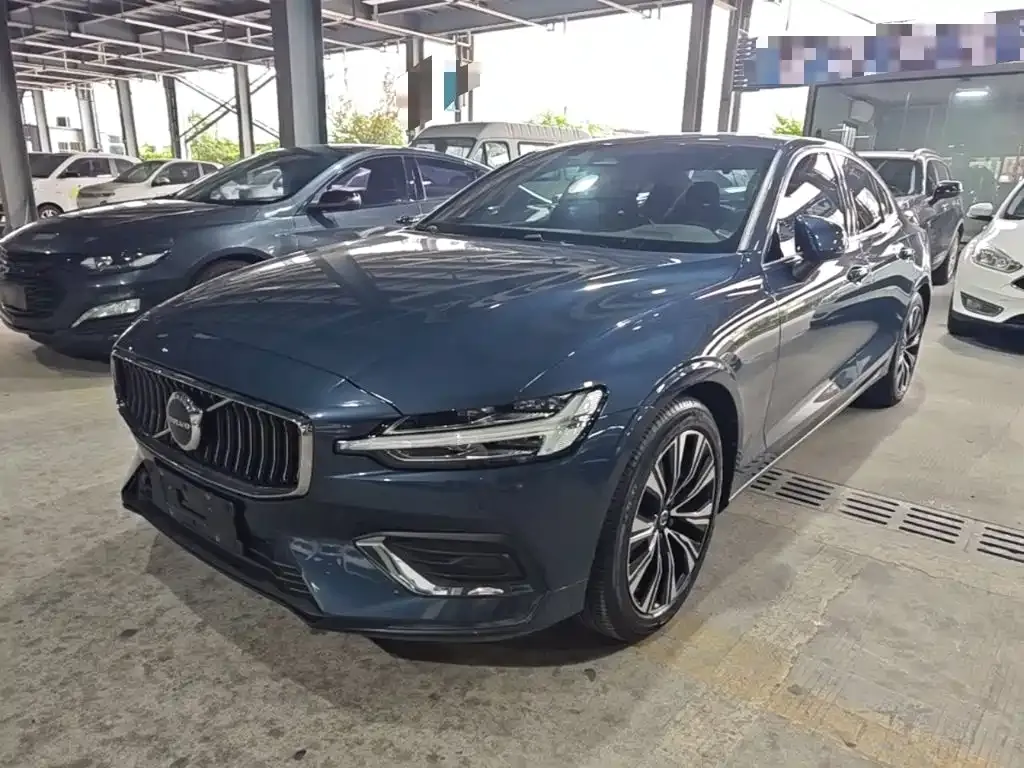 2023 Volvo S60 B4 Luxury