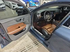 2023 Volvo S60 B4 Luxury, синий — фото 16