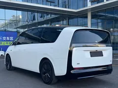 2024 Li Auto MEGA Ultra, белый — фото 6