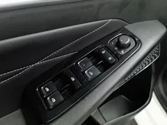 2022 Geely Emgrand 4th Gen 1.5L MT Luxury, белый — фото 9