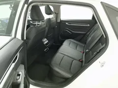 2022 Geely Emgrand 4th Gen 1.5L MT Luxury, белый — фото 15