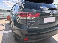2021 Toyota Highlander 2.0T 4WD Luxury 7, чёрный — фото 23