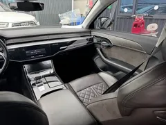 2022 Audi A8L 50 TFSI quattro Comfort Collector's Edition, чёрный — фото 17