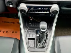 2023 Toyota Wildlander 2.0L CVT 2WD Luxury Plus, белый — фото 13
