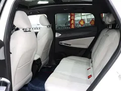 2023 Geely Atlas 1.5TD Premium, белый — фото 11