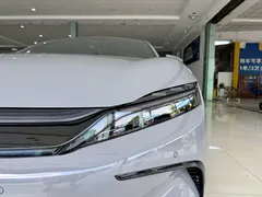 2025 BYD Han PHEV 125km Smart Drive Premium — фото 4