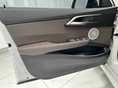 2023 BMW 1 Series 120i M Sport, белый — фото 8