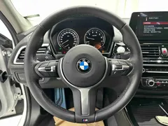 2023 BMW 1 Series 120i M Sport, белый — фото 9