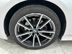 2023 BMW 3 Series 320i M Sport Package, белый — фото 25