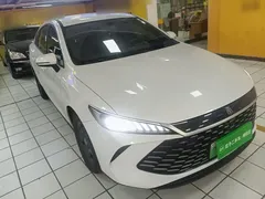 2025 BYD Qin PLUS DM-i PHEV Smart Driving 55km Leading, белый — фото 4