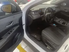 2025 BYD Qin PLUS DM-i PHEV Smart Driving 55km Leading, белый — фото 16