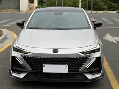 2022 Changan UNI-V 1.5T Premium — фото 2