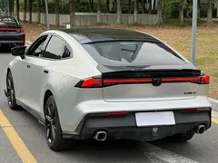 2022 Changan UNI-V 1.5T Premium — фото 4