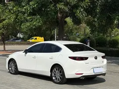 2021 Mazda 3 2.0L AT, белый — фото 9