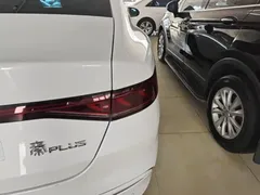 2024 BYD Qin PLUS Honor DM-i PHEV 55km Leading, белый — фото 8