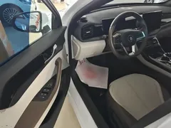 2024 BYD Qin PLUS Honor DM-i PHEV 55km Leading, белый — фото 16