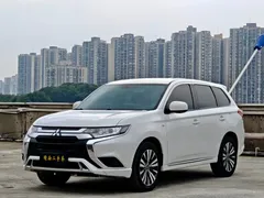 2020 Mitsubishi Outlander 2.0L 2WD 5-seat, белый — фото 1