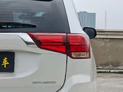 2020 Mitsubishi Outlander 2.0L 2WD 5-seat, белый — фото 14