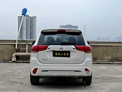 2020 Mitsubishi Outlander 2.0L 2WD 5-seat, белый — фото 17