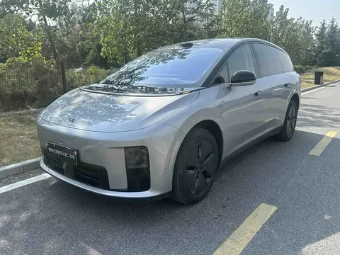 2025 Li Auto i8 Standard